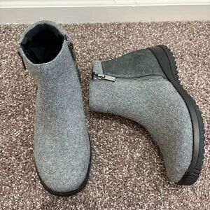 DREW Kool Women's Gray Ankle Boots